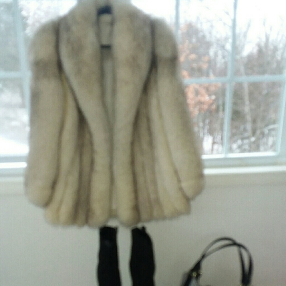 Beautiful silver-fox fur 3/4 coat